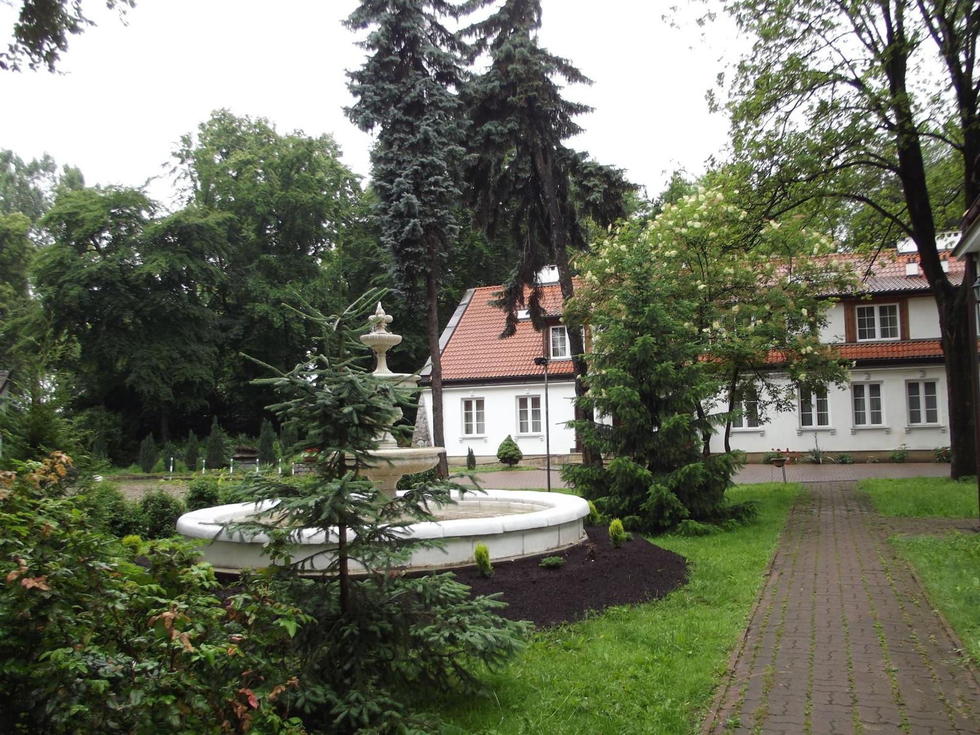 Dedek Park - Historyczny Dworek W Pieknym Parku Skaryszewskim Obok Stadionu Narodowego Варшава Екстер'єр фото