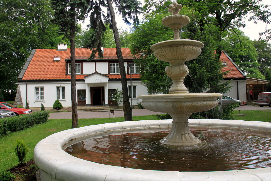 Dedek Park - Historyczny Dworek W Pieknym Parku Skaryszewskim Obok Stadionu Narodowego Варшава Екстер'єр фото
