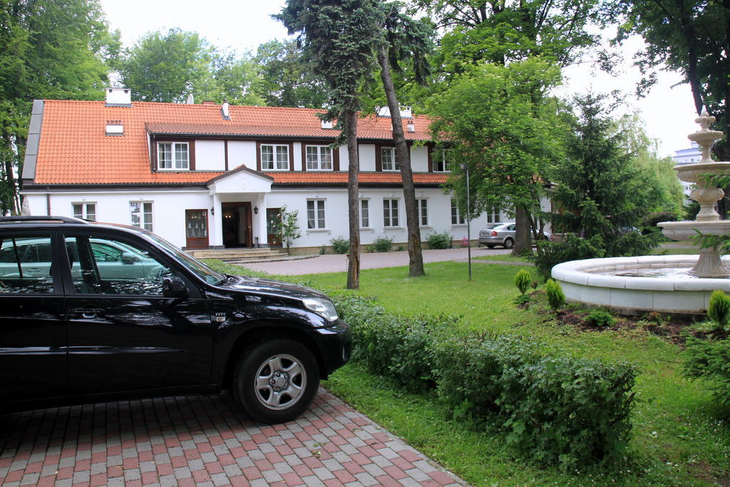 Dedek Park - Historyczny Dworek W Pieknym Parku Skaryszewskim Obok Stadionu Narodowego Варшава Екстер'єр фото